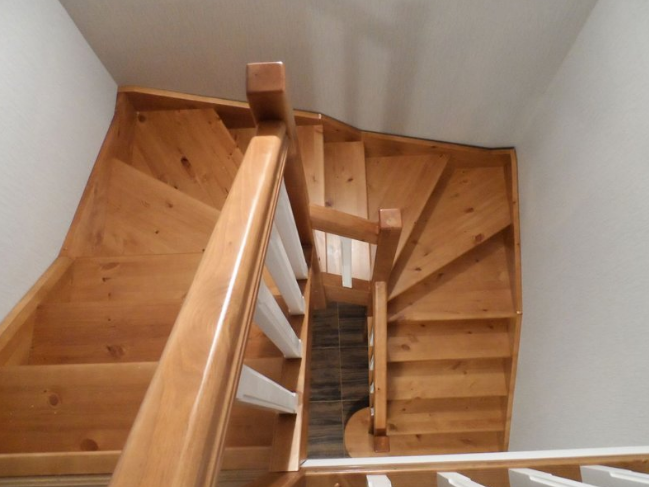 Деревянная лестница 001