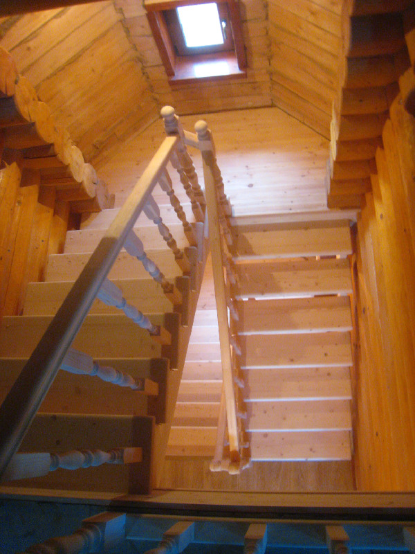 установка лестниц деревянных