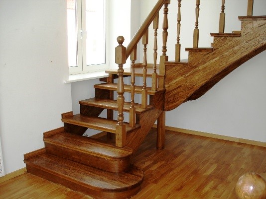 Лестницы из дерева для квартиры